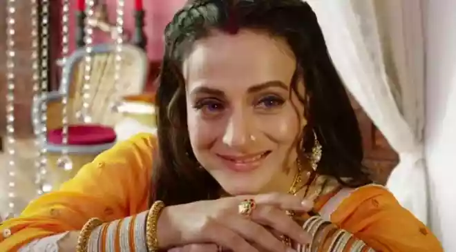 Ameesha Patel has been issued a non-bailable warrant by a Moradabad court in connection with a 2017 fraud case, she is accused of accepting money for a wedding