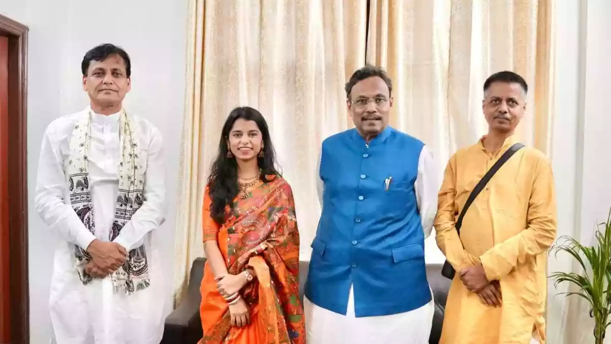 Ahead of Bihar Elections 2025, folk singer Maithili Thakur met BJP election in-charge Vinod Tawde and Union Minister Nityanand Rai, sparking the rumour over whether she will contest on a BJP ticket in the upcoming Assembly elections. Reacting to the speculations, Thakur told News 18 that she would like to stand from her village constituency.Ahead of Bihar Elections 2025, folk singer Maithili Thakur met BJP election in-charge Vinod Tawde and Union Minister Nityanand Rai, sparking the rumour over whether she will contest on a BJP ticket in the upcoming Assembly elections. Reacting to the speculations, Thakur told News 18 that she would like to stand from her village constituency.Reports speculate that BJP might field the folk singer from the Alinagar seat in Darbhanga.Rumours sparked after Vinod Tawde shared the photos of the meeting with Maithili Thakur on X. Addressing the speculations, the devotional singer said, Maithili Thakur said, “I too have been seeing these things on TV. I recently visited Bihar and had the opportunity to meet Nityanand Rai, as well as Vinod Tawde. We had a discussion about Bihar's future. I would like to stand from my village constituency because I have an attachment to it.