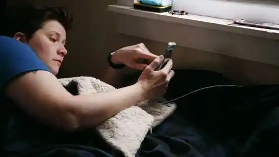 In today's hyper-connected world, many of us start our mornings by scrolling through our phones or catching up on notifications, and end our nights glued to