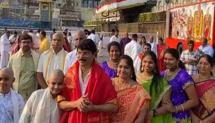 Akhanda 2' director Boyapati Srinu offers prayers at Tirumala Temple