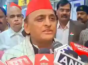 Akhilesh Yadav to meet Mamata Banerjee in Kolkata amid Bengal SIR row