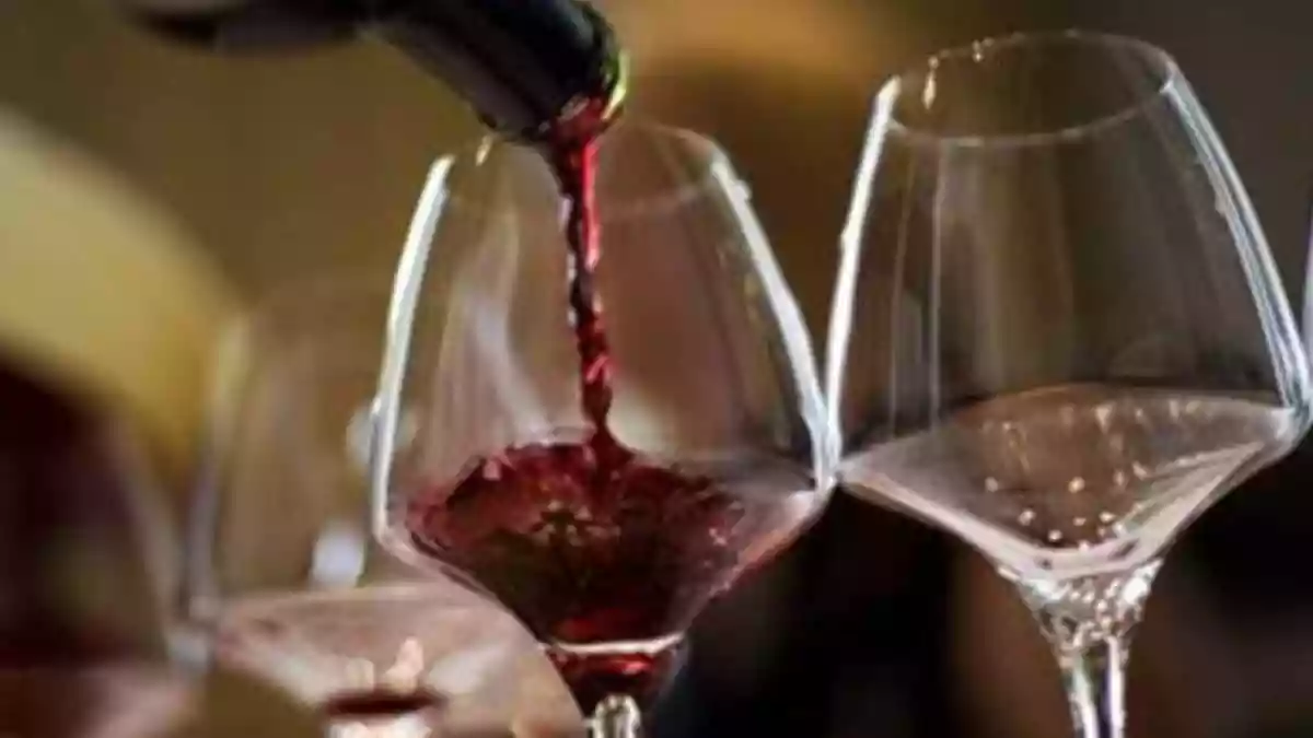 The alcohol beverage industry urged the Telangana government to pay long-pending dues of Rs 3,900 crore to the sector. Industry associations said payment