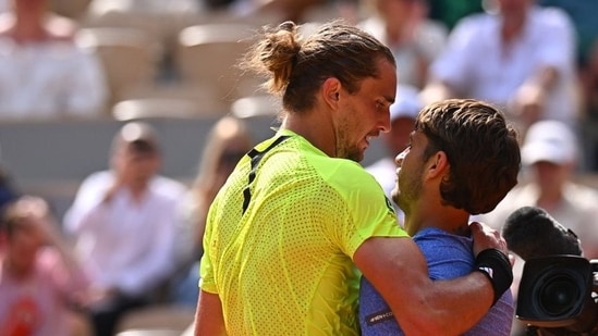 Alexander Zverev advanced in the French Open after defeating Flavio Cobolli in straight sets. Here's what he told his opponent after the win Alexander Zverev maintained his hopes of winning his first Grand Slam championship after defeating Flavio Cobolli in a successful performance.
