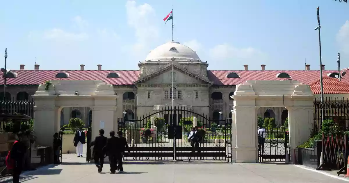 The Allahabad High Court has issued contempt notices to Bareilly District Magistrate Avinash Singh and Senior Superintendent of Police Anurag Arya for