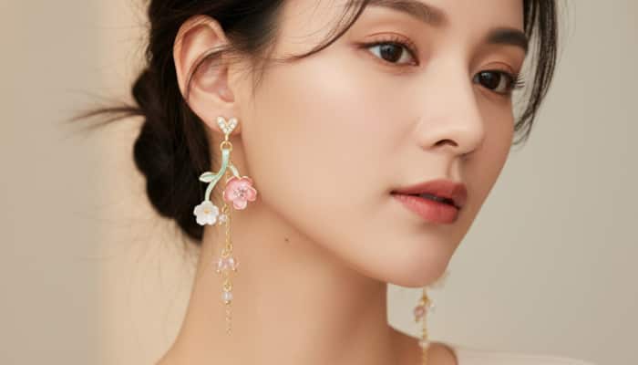 Amazon offers a stunning collection of earrings for women that blend charm, elegance, and modern fashion. From floral designs to solitaire elegance, these earrings are perfect for festive and casual wear. Earrings are not merely accessories, that is, they are a declaration of beauty and character. In the plethora of design variants, there are thousands of different designs that can help you upgrade your appearance in a flash. Amazon sells a wide variety of earrings, including delicate flowers and sparkling solitaire designs and contemporary abstract designs. Individual pieces are designed to emphasize elegance and style, so you will be able to find earrings that can be used on a daily basis and on special events. Now, we are going to discuss some of the pretty earrings that are worth having in your bag.