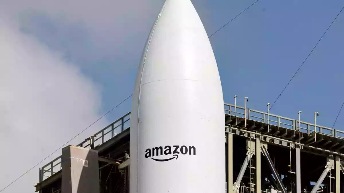 Amazon said Tuesday that it had signed a deal to buy the U.S. telecoms satellite group Globalstar to expand its own space-based internet network and compete