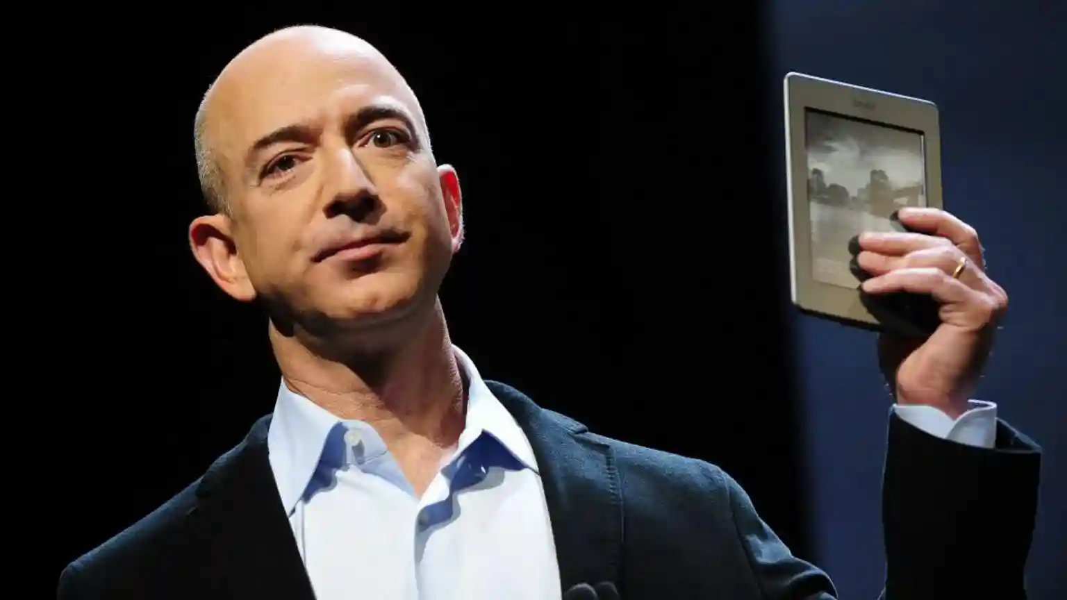 Amazon has told owners it will soon stop supporting older Kindle models - a move which has left some users outraged. In emails from the tech giant