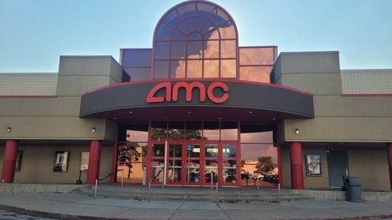 AMC Entertainment Holdings Inc. has agreed to run more advertising in its theatres, ending its years-long opposition to commercials before each movie. AMC Entertainment Holdings Inc. has agreed to run more advertising in its theaters, ending its yearslong opposition to commercials that come right before each movie.