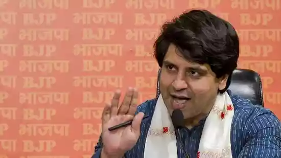 Congress MP Shashi Tharoor's profuse praise, tagged with birthday wishes, for BJP veteran LK Advani may have earned him yet another “dissociation”