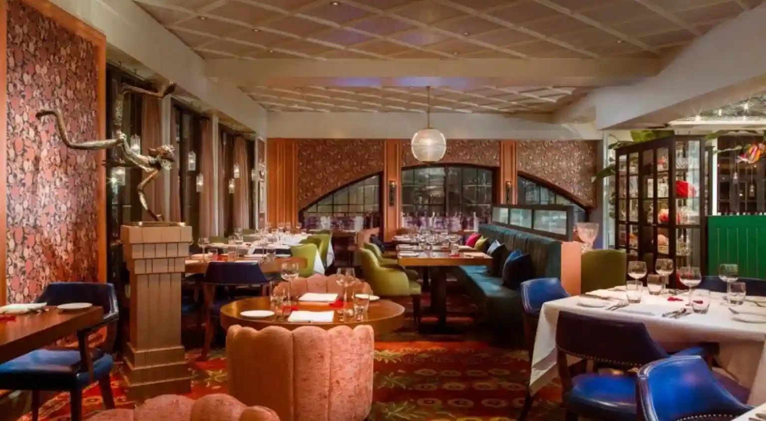 Campaigners trying to prevent the closure of the UK's oldest surviving Indian restaurant are going to take a petition to Buckingham Palace in the next few