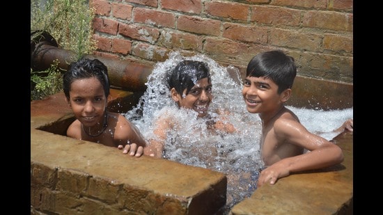 An “orange” alert has been issued by the IMD, warning that severe heatwave conditions will persist for at least the next two days, particularly impacting southern regions such as Bathinda, where severe heat stress has already been reported Punjab has witnessed a sharp surge in power demand, reaching an unprecedented 15,600 MegaWatt (MW) — the highest this year so far — as an intense heatwave coincides with the ongoing paddy transplantation season.