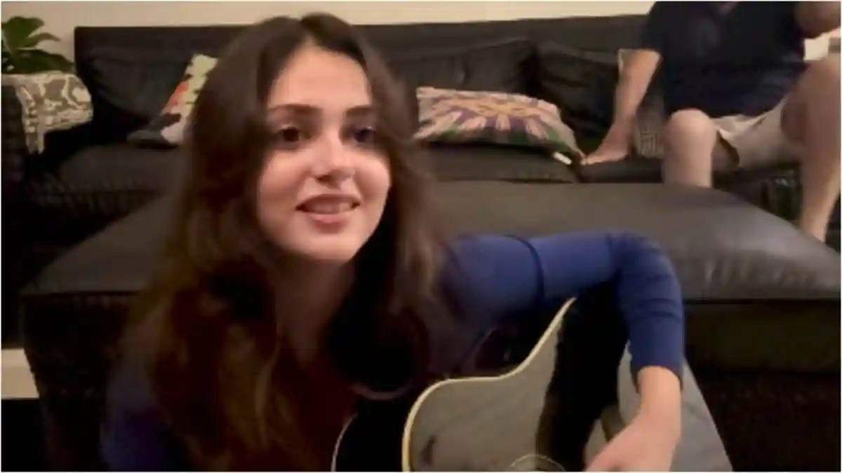 Aneet Padda became an overnight sensation with the release of her movie, Saiyaara, earlier this year. Months after, an old video of the actress surfaced on social media, which left a section of the audience disappointed and upset. Let's find out what Aneet Padda's video is about and what netizens are saying:Aneet Padda became an overnight sensation with the release of her movie, Saiyaara, earlier this year. Months after, an old video of the actress surfaced on social media, which left a section of the audience disappointed and upset. Let's find out what Aneet Padda's video is about and what netizens are saying:An old video of the Saiyaara star has resurfaced on social media in which she can be seen singing the famous Urdu poem ‘Lab Pe Aati Hai Dua' like a song. Several netizens expressed disappointment with Aneet's video and accused her of hurting the sentiments of Muslims. While some claimed that the actress is indirectly ‘mocking' Muslims, others called her ‘badtameez', which means ill-mannered.