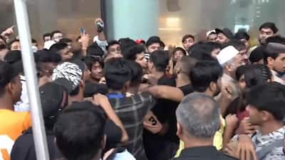 Apple fans across India turned out in full force as the highly anticipated iPhone 17 series went on sale today, September 19. Crowds in Delhi, Mumbai, Bengaluru and Pune were seen eagerly waiting for a chance to get their hands on the latest iPhone models.