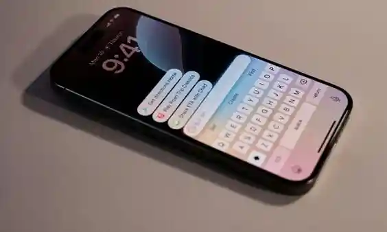 Apple has reportedly rolled out a fix for the Apple Intelligence issue for the new iPhone 17 models that stopped users from taking advantage of Apple's new AI features. The bug was first reported on the Apple Intelligence community by users shortly after the new iPhone models went on sale.Apple has reportedly rolled out a fix for the Apple Intelligence issue for the new iPhone 17 models that stopped users from taking advantage of Apple's new AI features. The bug was first reported on the Apple Intelligence community by users shortly after the new iPhone models went on sale.​At the time, users said that Apple Intelligence features worked for a couple of days on their new iPhone before their Siri graphic changed to the old animation and they could no longer access Apple's AI features.​Almost three weeks since then, Apple hasn't publicly commented on the matter, but as per MacRumors contributor Aaron Perris, the Cupertino-based tech giant has now rolled out a new update that allows affected users to download Apple Intelligence once again.