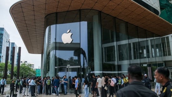 Apple is likely to start production for its first foldable iPhone in September or October. Analysts predict a 2026 launch alongside the iPhone 18 series. Apple has been planning to introduce a foldable device for years, but the company has faced several challenges. Now the Cupertino-based giant is expected to start production of the foldable iPhone this fall, with a launch planned for 2026. Therefore, we can say that another foldable player is entering the market, and this time it's Apple. Therefore, all eyes will be on the first foldable iPhone, which will compete with brands like Samsung, Google, Vivo, and others. While a foldable iPhone gives a ray of hope, Apple analyst Ming-Chi Kuo highlighted that several components and specifications of the foldable are yet to be finalised. Therefore, in the upcoming months, Apple may prepare a road map before finalising production. 