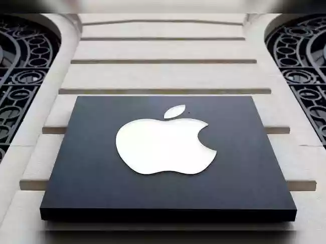 Apple rocked by executive departures