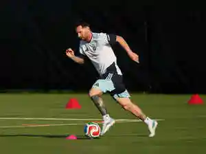 Argentina, seeking back-to-back World Cup titles, faces fitness concerns for key players, including Lionel Messi, ahead of the 2026 tournament. Messi