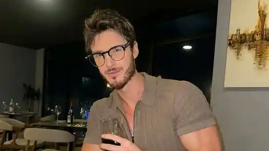 Argentinian singer and former model Fede Dorcaz was shot dead in Mexico City. Dorcaz's murder comes just days before he was set to appear on a popular Mexican television dance competition. As per an article published by TMZ, Dorcaz was reportedly attacked during an attempted robbery on October 9, soon after leaving dance rehearsals to drive home. The article, citing the Mexico City Secretariat of Public Safety, said that Dorcaz was shot in the neck while trying to exit a road and died instantly at the scene.Argentinian singer and former model Fede Dorcaz was shot dead in Mexico City. Dorcaz's murder comes just days before he was set to appear on a popular Mexican television dance competition. As per an article published by TMZ, Dorcaz was reportedly attacked during an attempted robbery on October 9, soon after leaving dance rehearsals to drive home. The article, citing the Mexico City Secretariat of Public Safety, said that Dorcaz was shot in the neck while trying to exit a road and died instantly at the scene.