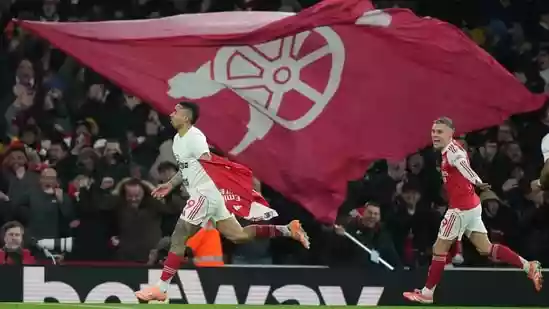 Arsenal will end the year top of the Premier League after 4-1 statement win