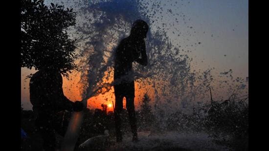 As many as 4,534 deaths were reported due to state-notified disasters, compared to 176 from nationally recognized ones, in the financial year 2024–25 LUCKNOW The Uttar Pradesh government on Wednesday submitted a series of proposals to the 16th Finance Commission to fortify its disaster response and mitigation mechanisms. It strongly advocated inclusion of state-notified disasters—such as heatwaves, lightning strikes, unseasonal rains, storms, snakebites and drownings — in the national list of recognised disasters.