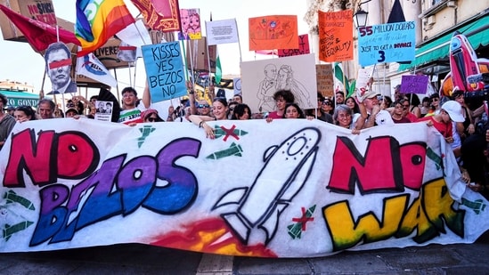 As the two newlyweds tied the knot and hosted lavish parties, residents and protestors held banners against the VIP wedding. In a final protest on Saturday, thousands of residents and activists across Venice continued their outcry against the million-dollar wedding of Amazon founder Jeff Bezos and his bride, Lauren Sanchez. 