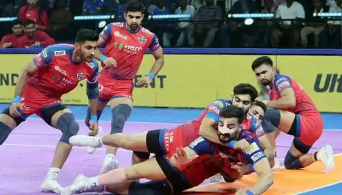 Ashu Malik led the way with a Super 10, while Fazel Atrachali scored four tackle points, leading a comprehensive display for Dabang Delhi. Dabang Delhi K.C. returned to the top of the table in Pro Kabaddi League (PKL) 2025 with a dominant display to record a 43-26 win against UP Yoddhas at the SDAT MultiPurpose Indoor Stadium in Chennai on Friday. Ashu Malik led the way with a Super 10, while Fazel Atrachali scored four tackle points, leading a comprehensive display for their side.