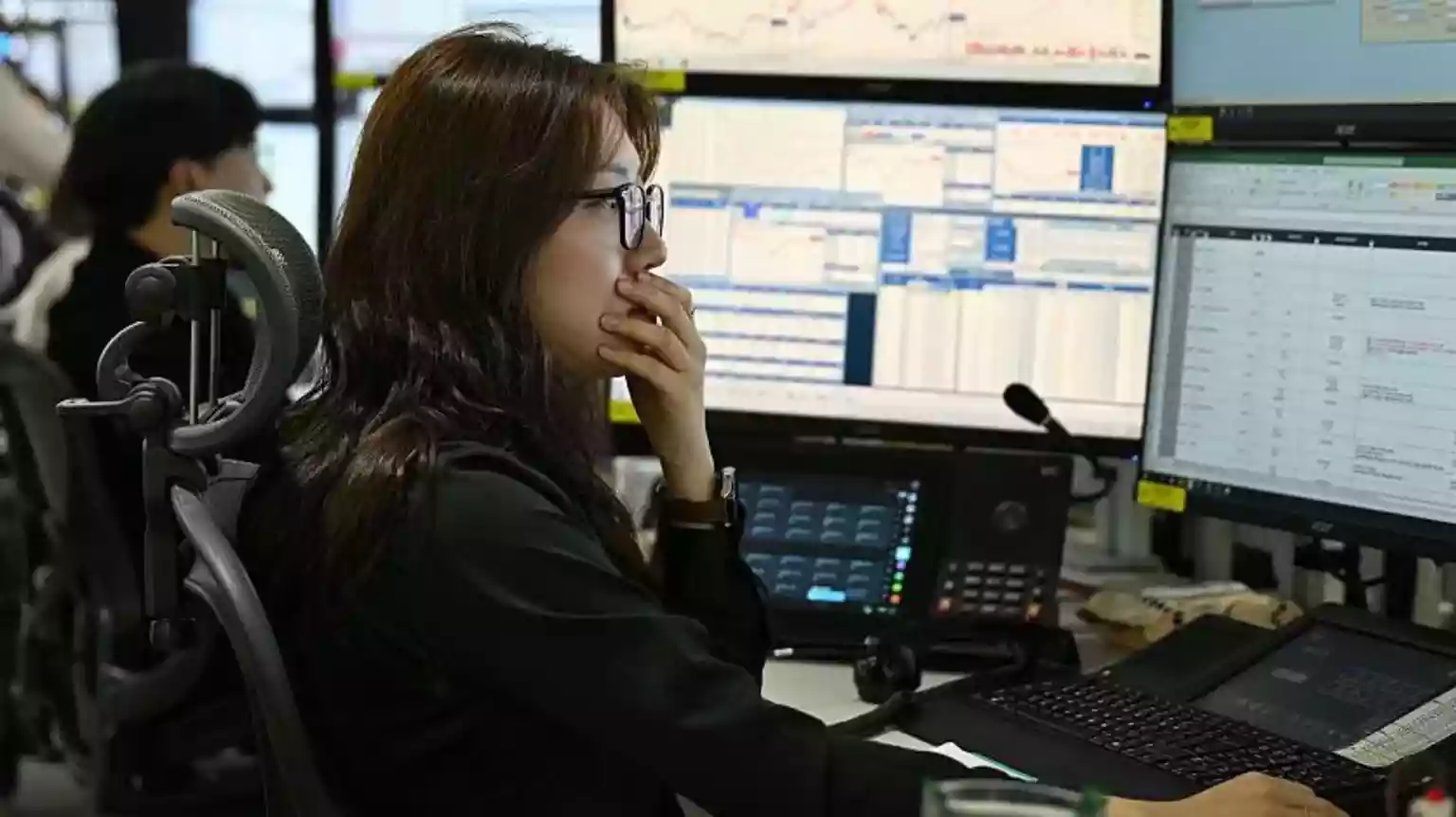 Asia stocks slump and oil rises for third day as markets track Iran war