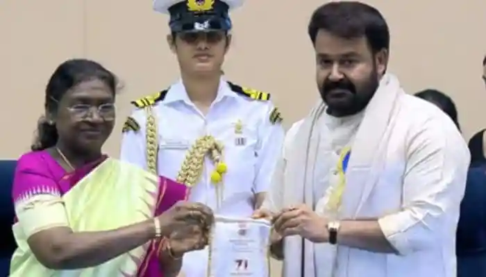 At the <strong>71st National Film Awards</strong>, Malayalam cinema veteran Mohanlal was honoured with the prestigious <strong>Dadasaheb Phalke Lifetime Achievement Award </strong>by <strong>President Droupadi Murmu.</strong> Mumbai: Malayalam cinema veteran Mohanlal was conferred with the Dadasaheb Phalke Lifetime Achievment Award, India's highest award in the field of cinema, on Tuesday.
