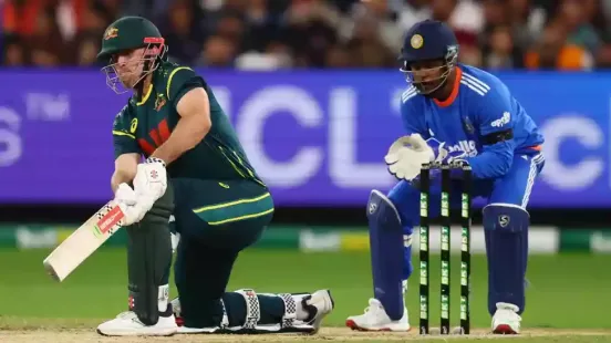 India 125 all out (18.4 overs):</b> Abhishek 68 (37); Hazlewood 3-13 Australia 126-6 (13.2 overs):</b> Marsh 46 (26), Chakravarthy 2-23 Australia