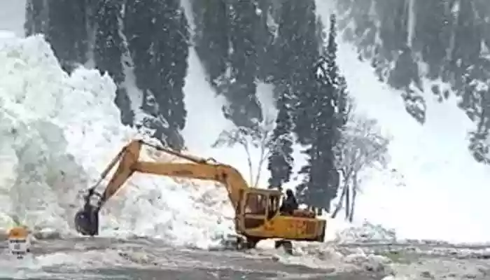 Earlier, the Border Roads Organisation carried out a high-altitude rescue and road restoration operation at Jammu and Kashmir's Chatergala Pass