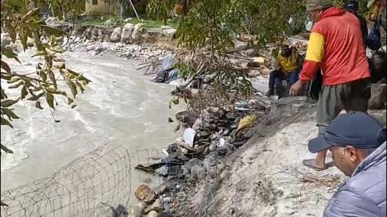<b>Mussoorie:</b> The Char Dham Yatra was disrupted on Thursday after overnight rains triggered multiple landslides across Uttarakhand, leaving 155 roads blocked, including key national highways. The India Meteorological Department (IMD) has issued an orange alert for four districts, warning of heavy to very heavy rainfall on Friday and Saturday.