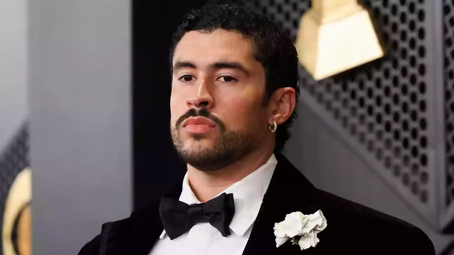 Singer Bad Bunny is to take on his first lead acting role, starring in a film alongside Javier Bardem and Edward Norton.</b> Porto Rico