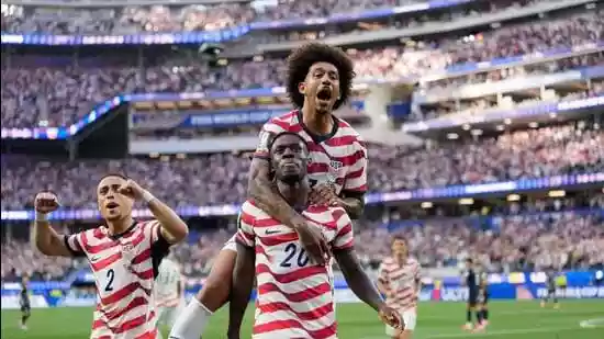 Balogun, born in the USA, doubles up in 4-1 win over Paraguay