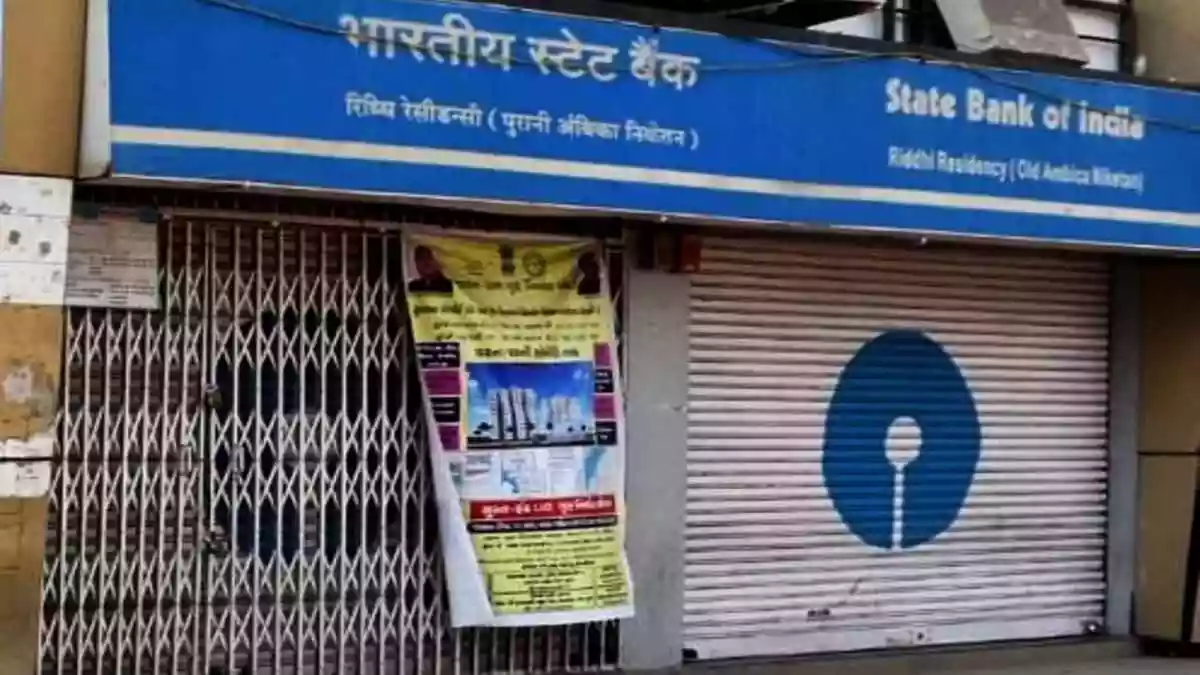 <strong>Are Banks Open Today?</strong> If you're planning to visit the bank today, Saturday, November 15, here's what you should know — all