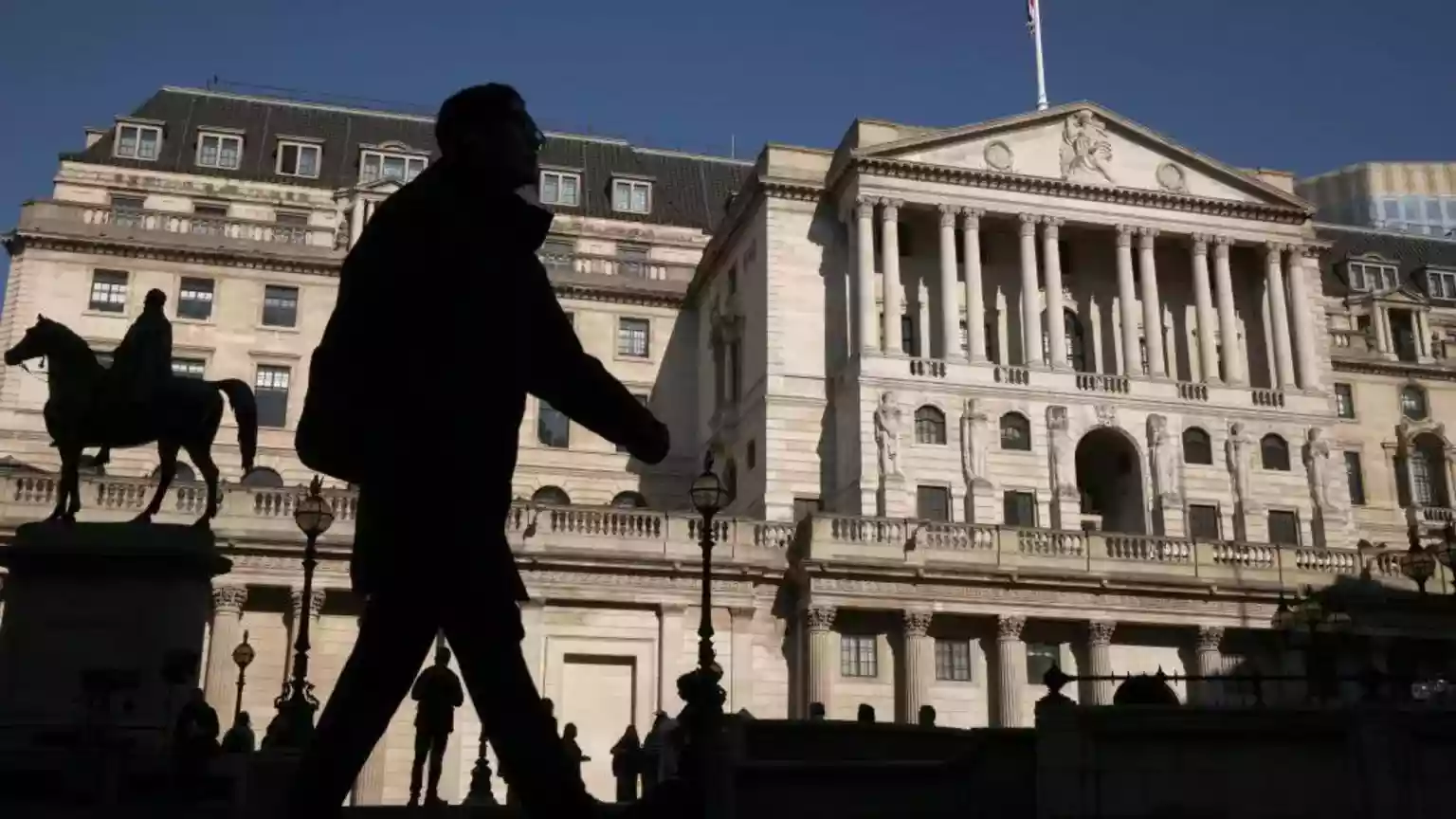 Interest rates were held at 4% in a tight vote as the Bank of England said it judged inflation in the UK to have peaked. Policymakers voted 5-4 in favour of