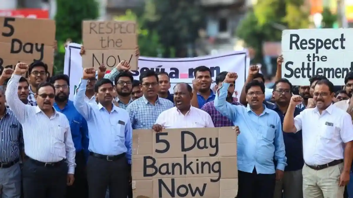 <strong>Upcoming Bank Holidays:</strong> With no resort seemingly on the horizon for the all-India bank strike to be scheduled to demand a five-day