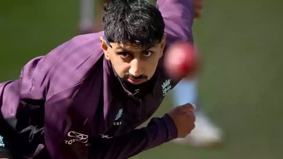 England have selected off-spinner Shoaib Bashir in a 12-man squad for the fifth Ashes Test against Australia in Sydney.</b> Bashir has not played in the