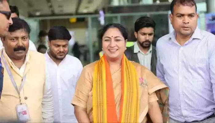 Delhi CM Rekha Gupta takes the BJP campaign to West Bengal's coal belt. Speaking in Raniganj, she labeled the 2026 election a 