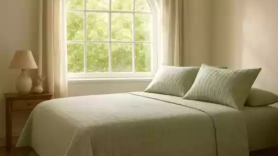 A good bed cover can shift the mood of a room faster than any big makeover, and the best part is how simple it feels. With Myntra EORS rolling out up to 80%