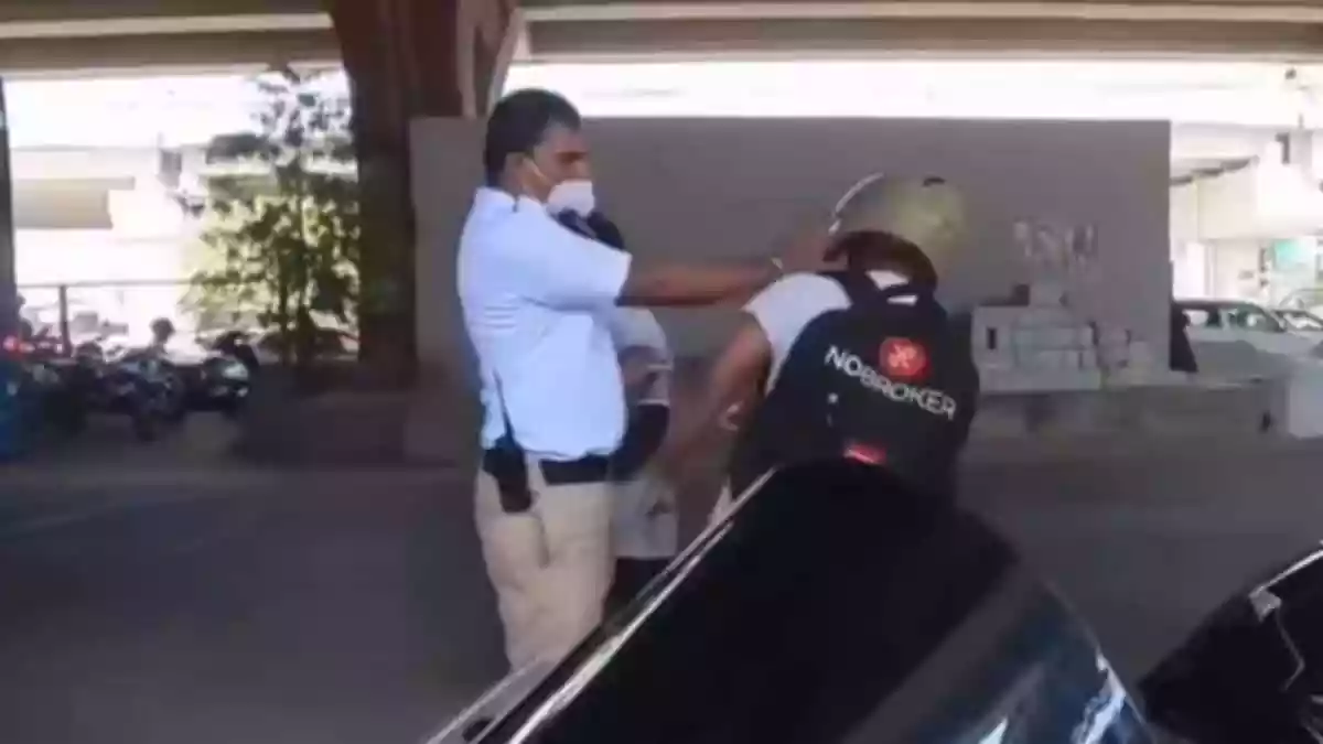 Bengaluru Traffic Cop Slaps Man On Bike During Routine Check