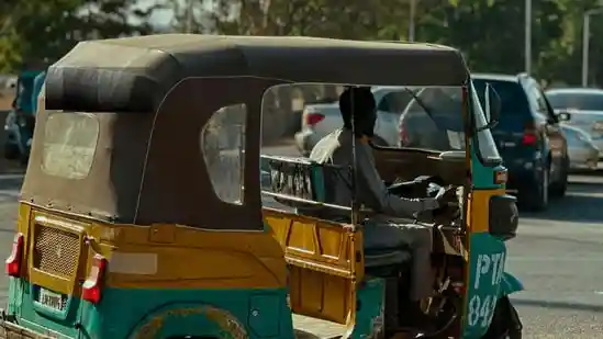 Bengaluru woman flags auto drivers’ ‘cellphone addiction’ during rides