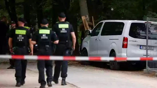 HomeNext<h4>Berlin Pride attack: German police hunt ‘dangerous’ Abdul B after 1 killed, 16 injured at LGBTQ festival</h4><h4>According to