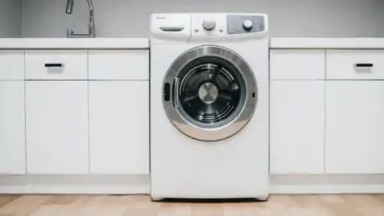 A front load washing machine has become a popular choice for homes that want easier laundry care. It uses a unique tumbling action that cleans clothes