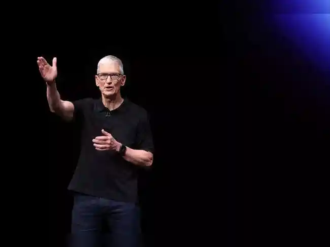 Apple recently received a patent for its smart glasses, while Meta has already launched its version and Amazon is preparing to enter the market