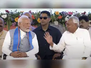 Bihar Chief Minister Nitish Kumar attended the launch of 'Swasth Nari, Sashakt Parivar Abhiyaan' virtually. Prime Minister Narendra Modi launched the campaign from Madhya Pradesh. The initiative aims to improve healthcare and nutrition for women and children. Deputy Chief Minister Samrat Choudhary and other officials were present.