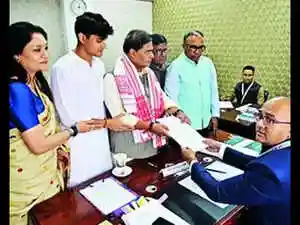 The BJP in Assam is bringing in leaders from rival parties like AGP and Congress. Many new candidates are former Congress members