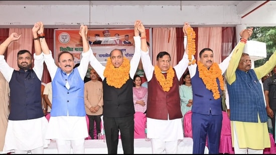 BJP on Wednesday held a protest against the registration of an attempt to murder case against the people protesting in Paonta Sahib Targeting the Sukhvinder Singh Sukhu led Congress government in the state, former chief minister Jai Ram Thakur accused it of targeting Hindus.
