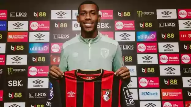 Bournemouth</b> have signed striker Rayan from Vasco da Gama for an initial £24.7m on a five-and-a-half year deal which also includes £5
