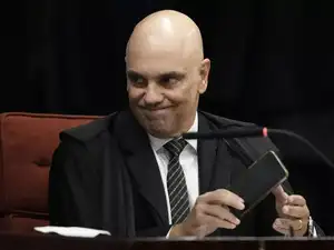 Brazilian ex-President Jair Bolsonaro faced a 27-year prison sentence. This was due to a Supreme Court ruling led by Justice Alexandre de Moraes. De Moraes, also known as 'Big Alex', is a divisive figure. He is praised by some and criticized by others. The case involved alleged coup attempts and challenges to Brazil's democracy. Allies of Bolsonaro also faced consequences.