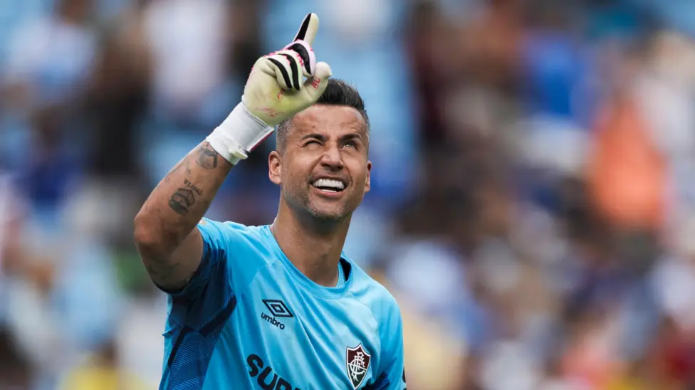 Brazilian goalkeeper Fabio Deivson Lopes Maciel has broken the record held by former England international Peter Shilton for most competitive appearances in world football, says his club Fluminense.</b> The 44-year-old made his 1,391st appearance in the last 16 of the Copa Sudamericana - the South American equivalent of the Europa League - beating America de Cali 2-0 at the Maracana.